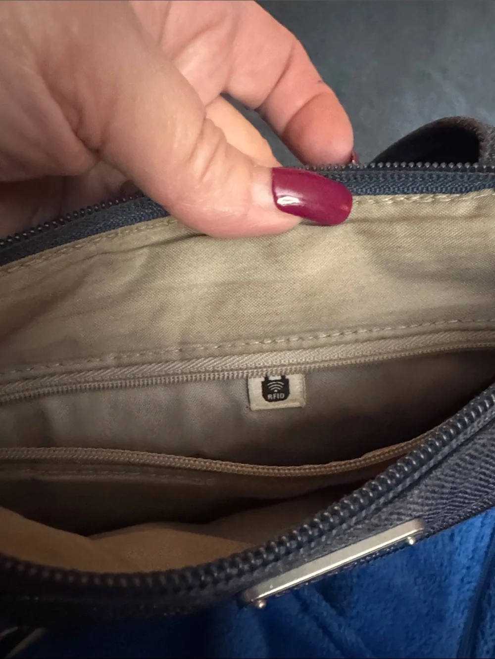 Baggallini compact crossbody